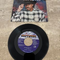 LIONEL RICHIE – Stuck On You / Round And Round - Vinyl 45rpm 1982 Motown 1746MF