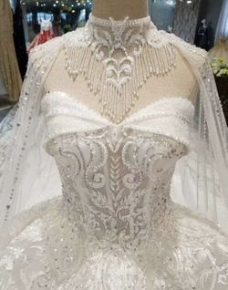 🌟🌟IN STOCK NOW! BE THE FIRST TO GET THIS WEDDING DRESS! SIZE 6/8🌟🌟