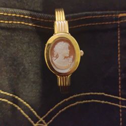 Vintage Cameo Peak- A- Boo Watch