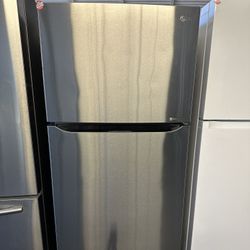 🔹Lg Top & Bottom Stainless Steel Refrigerator 🔹Comes With 60 DAY WARRANTY 📍5200 E 10TH AVE TAMPA FL 33619📍