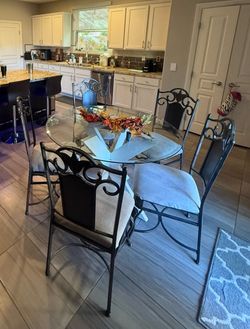 5 Metal Dining Chairs – Great Condition (Table NOT Included)