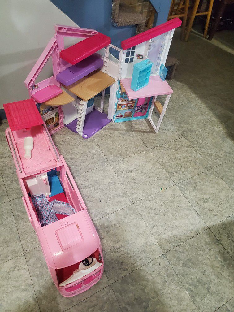 Girls Barbie House And Barbie Van That Converts To A Camper