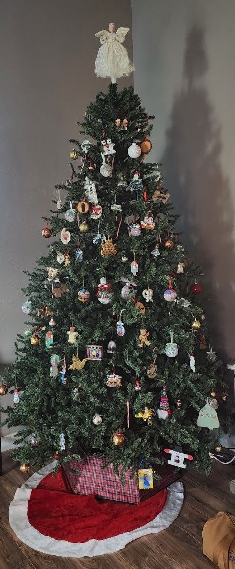 Classic Blue Spruce Pre-Lit Christmas Tree