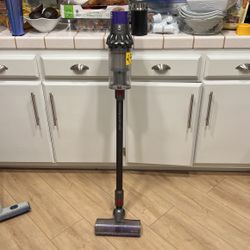 Dyson V10 Total Clean Plus