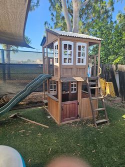Free outdoor play house