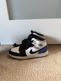 Air Jordan 1 Mid SE ‘Royal Black Toe’ size 6Y