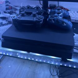 PS4 With 3 Controllers 