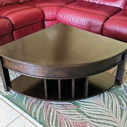 Modern Lift-Top Coffee Table – Excellent Condition!