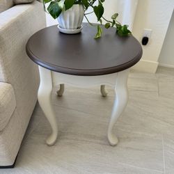 🎨 Beautiful Refinished End Tables – Set of 2 🎨