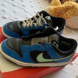 Dunk Youth Boys Size 4