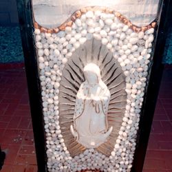 Virgen De Guadalupe Con Cascada De Agua 
