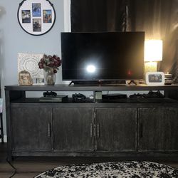 TV STAND 