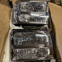 Headlights. Ford F-250 / F-550 Super Duty Headlights For 2005 To 2007