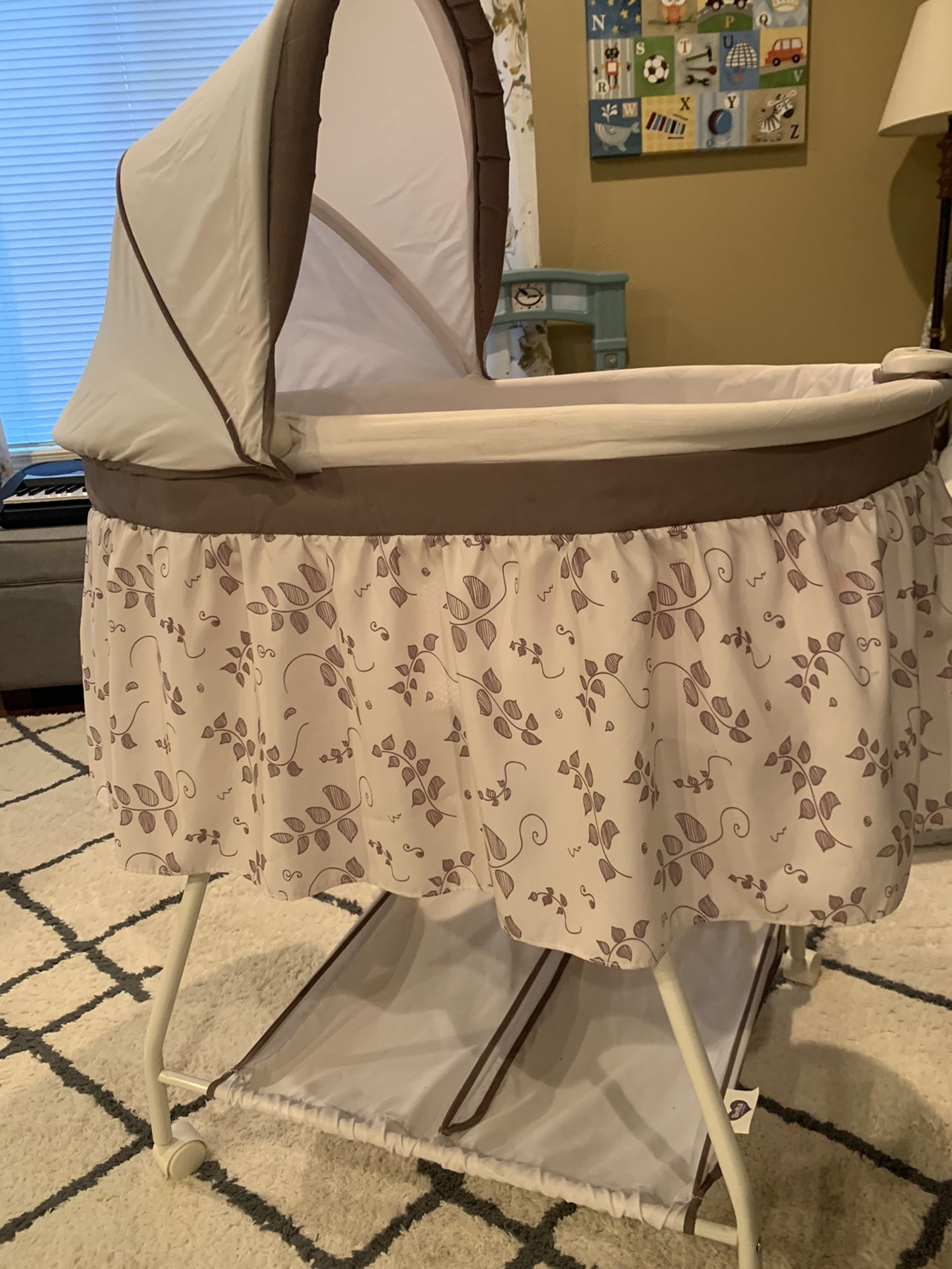 Delta Sweet Beginnings Bassinet - Falling Leaves