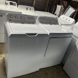 Set washer and dryer. GE washer 4.0cuftGE  dryer 7.0cu ft 