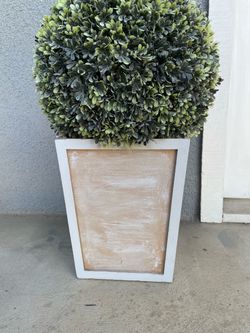 Artificial shrub (1)- with wooden base - 22 inches high