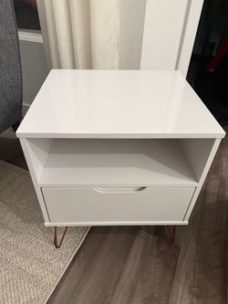 White nightstand with drawer. PICKUP THIS WEEKEND!
