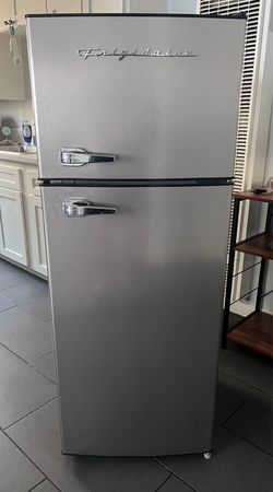 Frigidaire 7.5 cu. ft. Retro Style Mini Refrigerator with Top Freezer