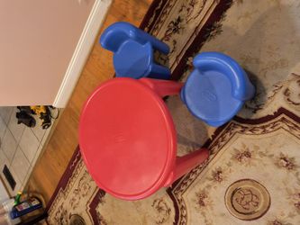 Little Takes Round Table and Blue Chairs  . Like New 