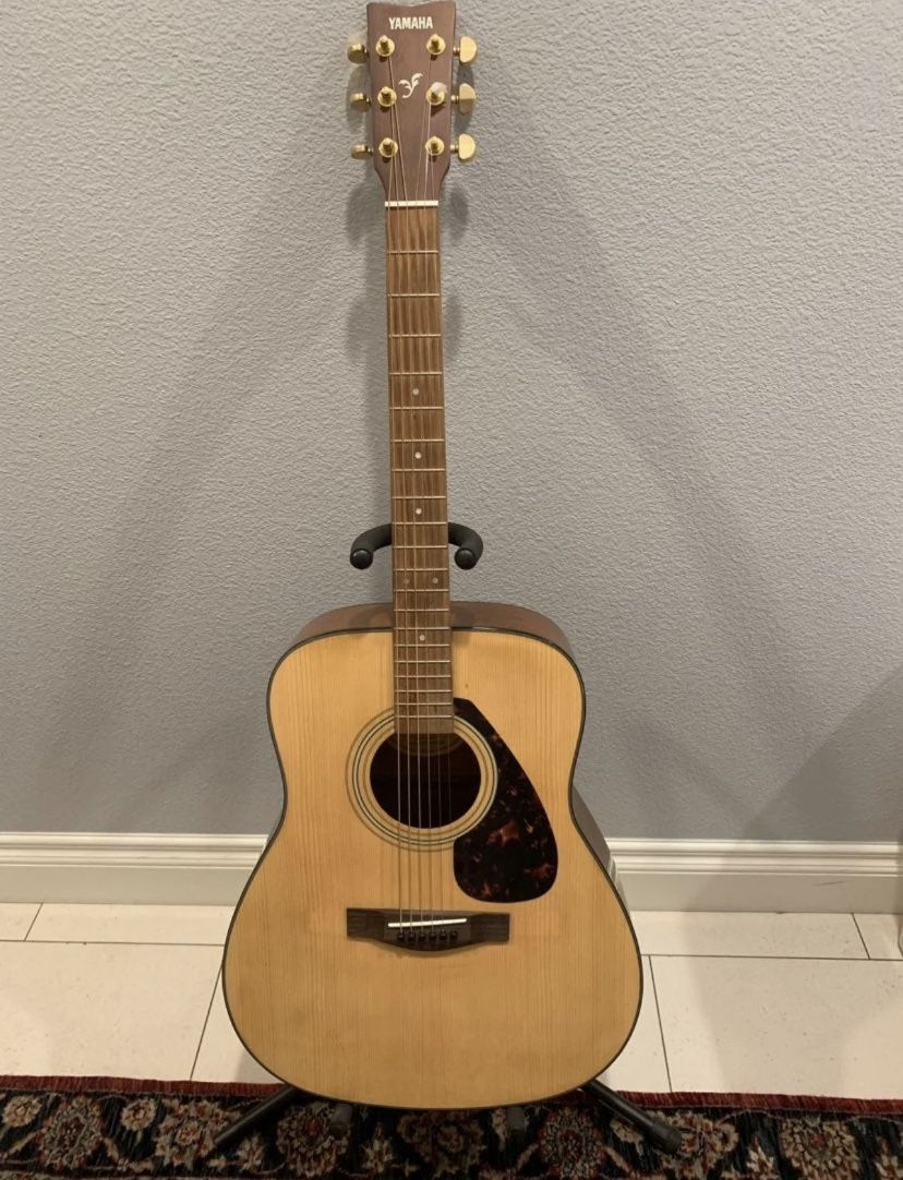 Yamaha acoustic guitar - model f335