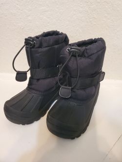 *Pending Morendl brand boy/girl snow boots size 12