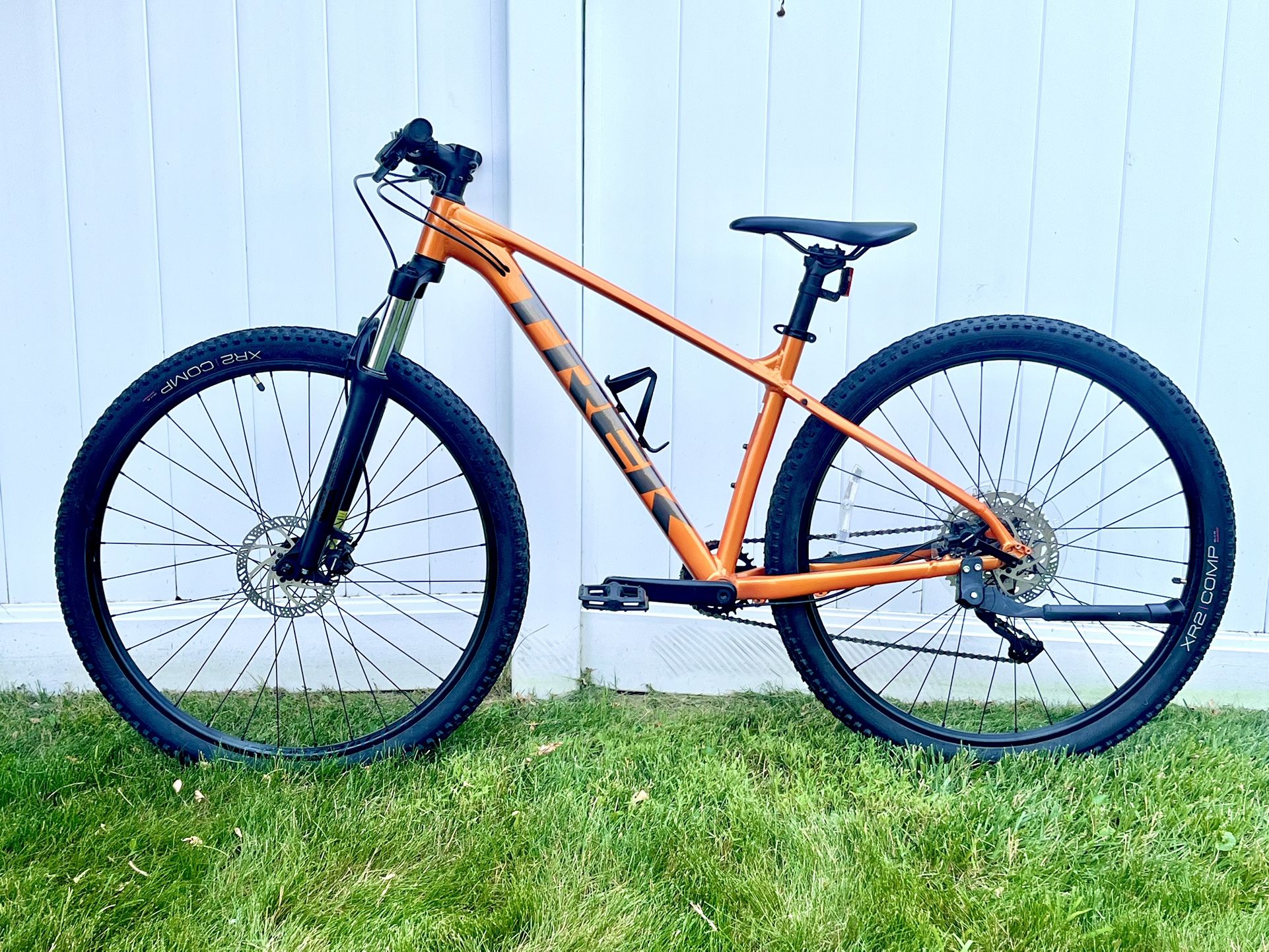 Medium Trek Marlin 6 Disc Mountain Bike, 1x10 Speed Deore, Like New