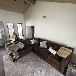 Large Living Spaces L-Shape Sectional Couch For Sale 8x11'