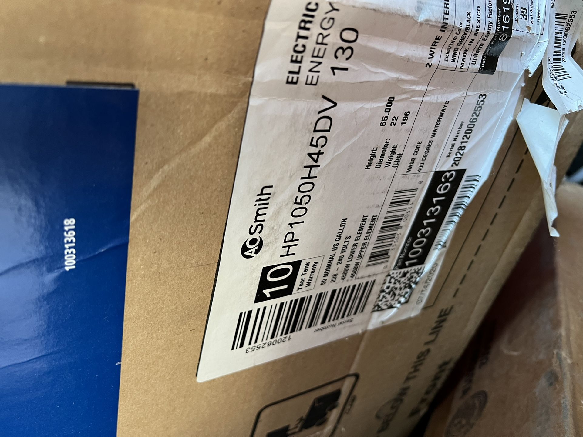 A.O. Smith Signature 900 50-Gallon Tall 4500-Watt Double Element Electric  Water Heater with Hybrid Heat Pump for Sale in Pico Rivera, CA - OfferUp