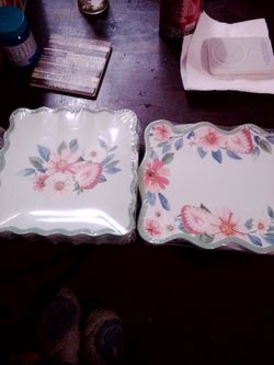 Floral plastic Plates Two Packs total 12