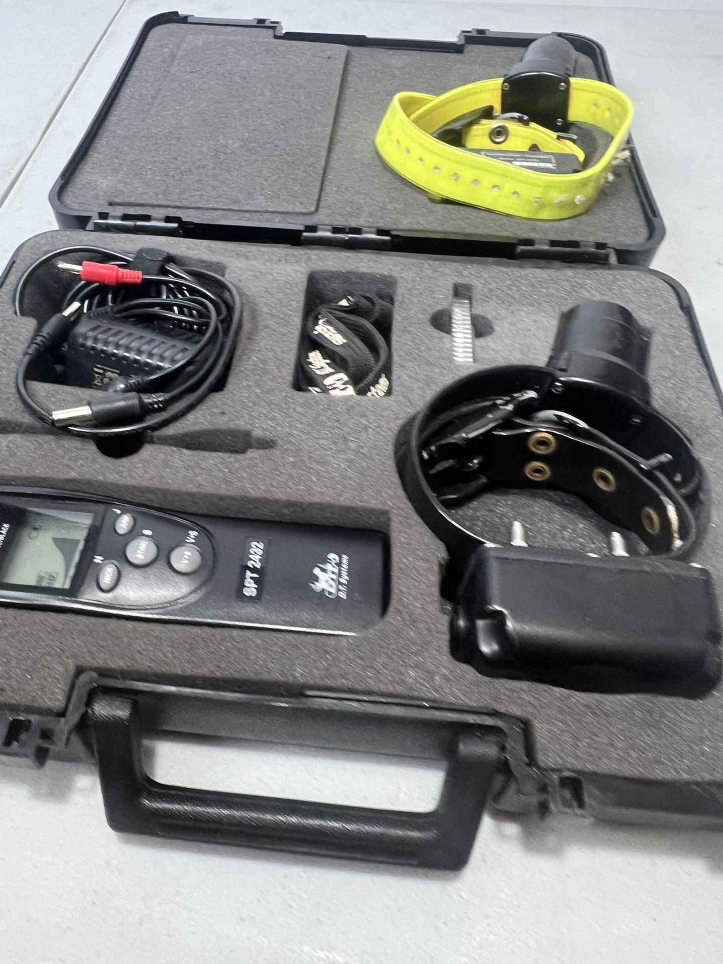 DT Systems SPT2432 Super Pro e-Lite Remote Dog Training Collar. Used in good condition and works. Comes as pictured with what’s pictured.