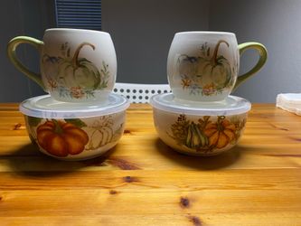 32 Oz Round Plastic Microwave Bowl w/Vent Lid and mugs