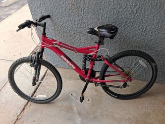 Mongoose bike 21 speed  rides great  seat is replaceable
