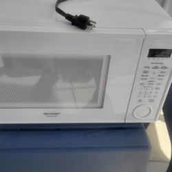 Beautiful Condition Sharp Carousel Microwave 