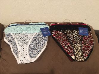 Brand new Women’s set of 3 underwear size small