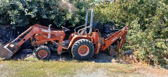 Kaboda, B20 tractor.