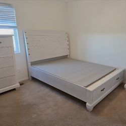 Ashley Robinsondale Sleigh Queen Bed 3 Peice Set