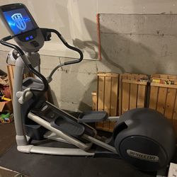 Precor EFX 883