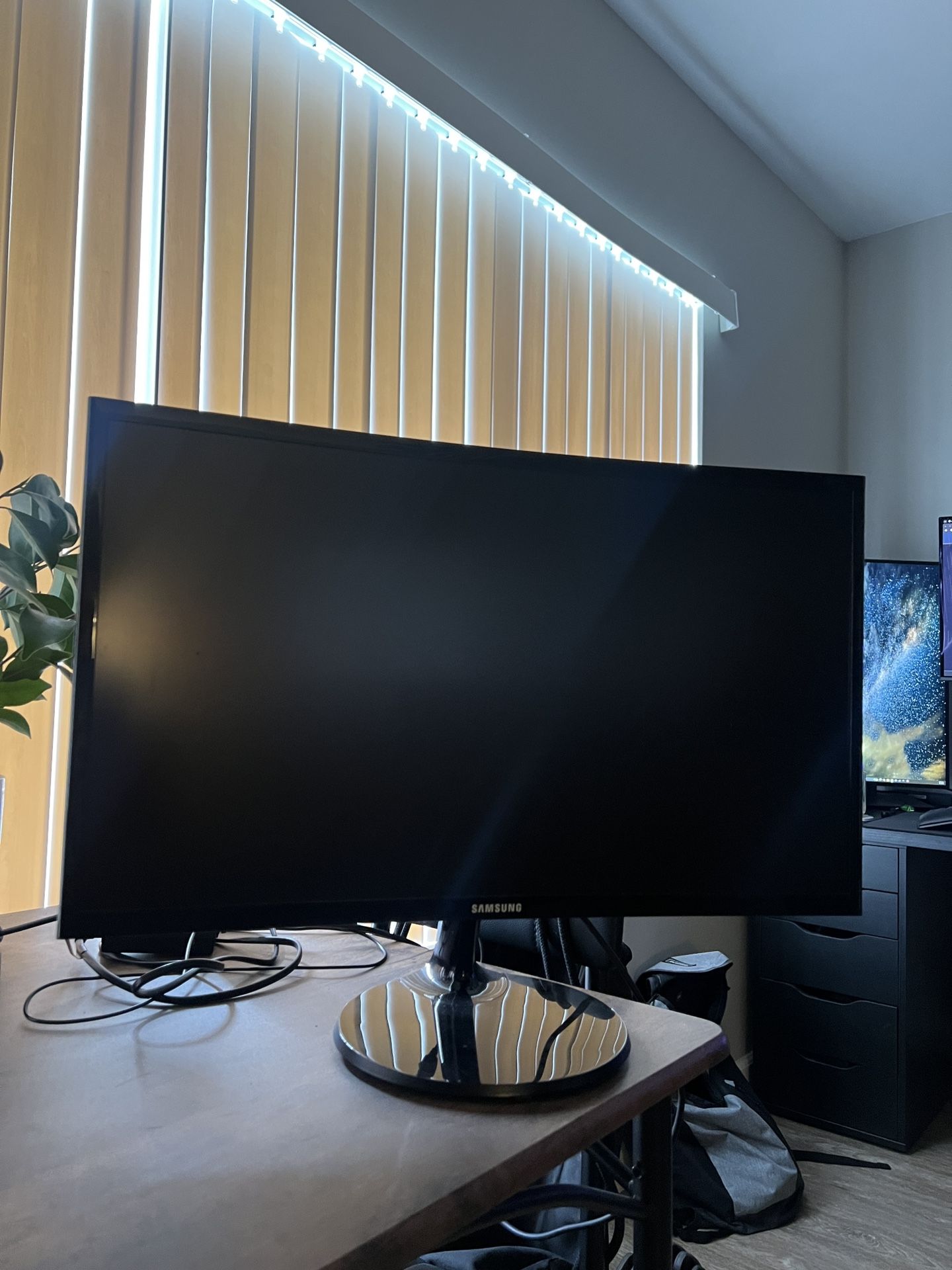 Samsung 24” Curved Monitor (LC24F390FHNXZA)