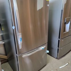 New 33" Wide Refrigerator with bottom freezer available for just $39 down With NO CREDIT CHECK!