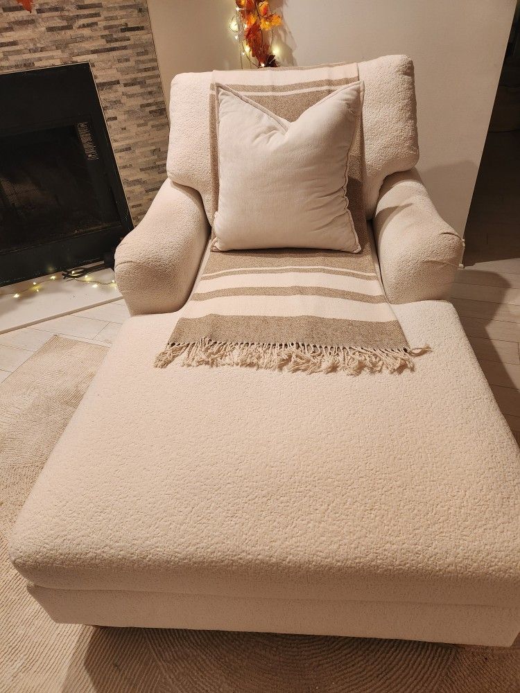 Beautiful Lounge Chaise