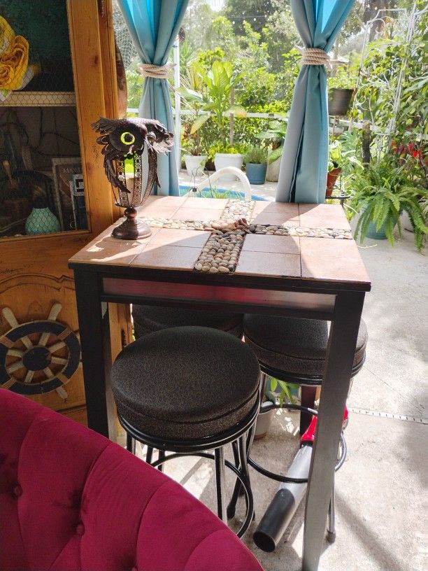 One Of A Kind Bar Sea Shells / BarTable And 2 Stools