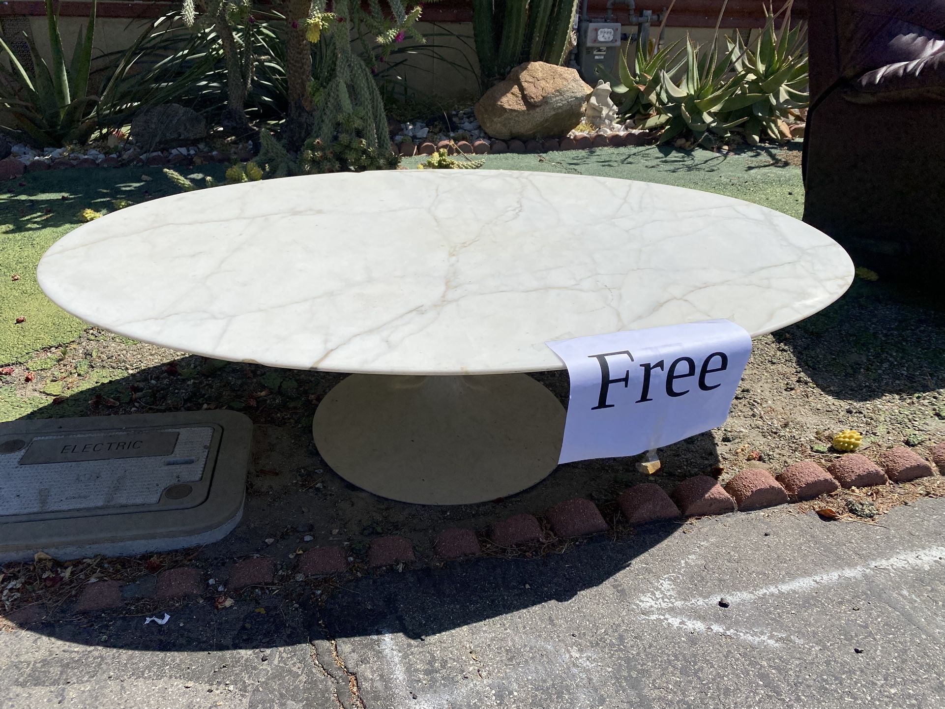 White Oval Marble Coffee Table $00.00