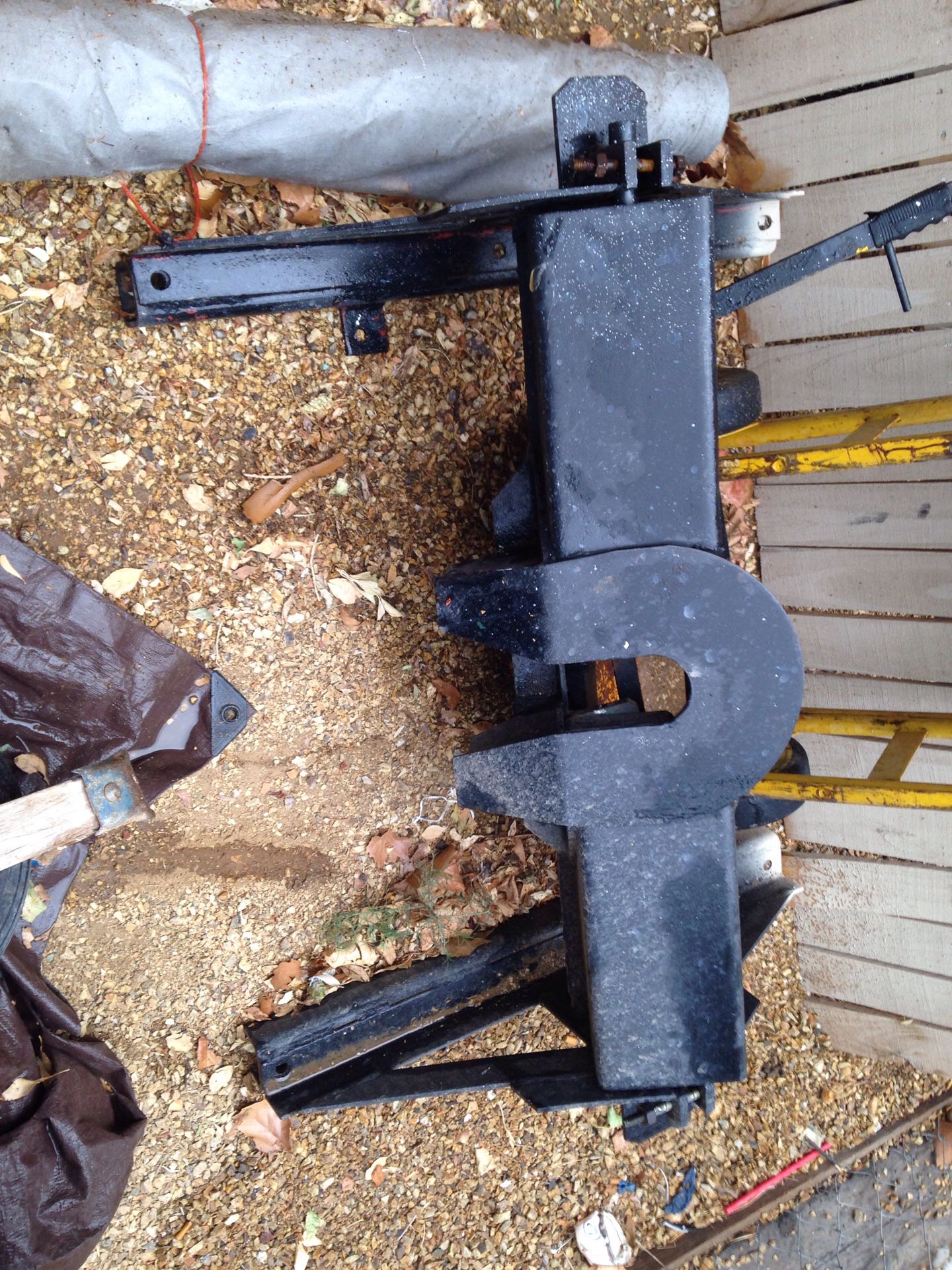 Fifth wheel receiver hitch