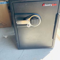 Sentry Floor Safe Large