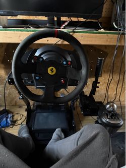 Thurstmaster T300 wheel pedals and stand