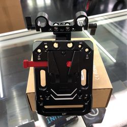 SmallRig V-Lock Battery Plate with 15mm Rod Clamp & Adjustable Arm