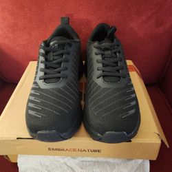 Women's Size 8 Sneakers  New