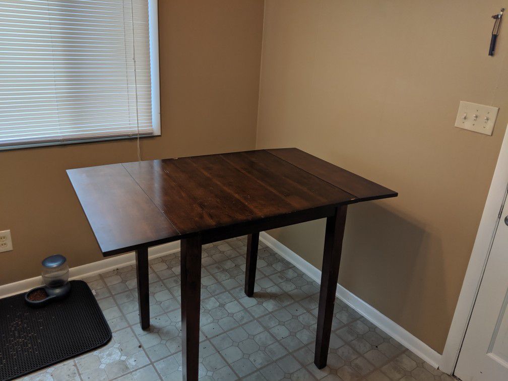Collapsible table and 4 chairs!