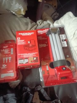 Milwaukee Pack Out Light, M18 Trouble Light& Cutter Kit