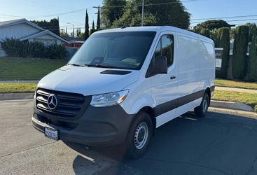 Bought a item but don’t have a big enough truck or van to pick it up send me a message I will come with a brand new Mercedes Benz sprinter 2500 van pi